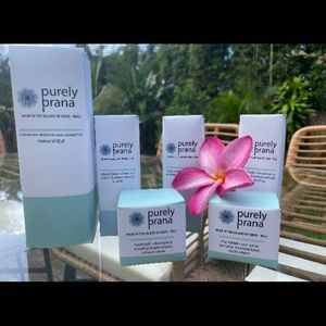 Our organic, ozone infused oils regenerate skin cells & build collagen.